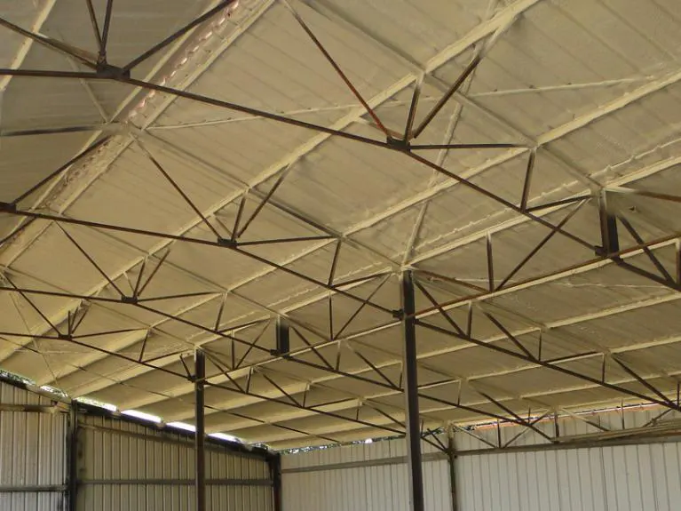 Isolation polyuréthane des bâtiments agricole contre la condensation et la vapeur d’eau.