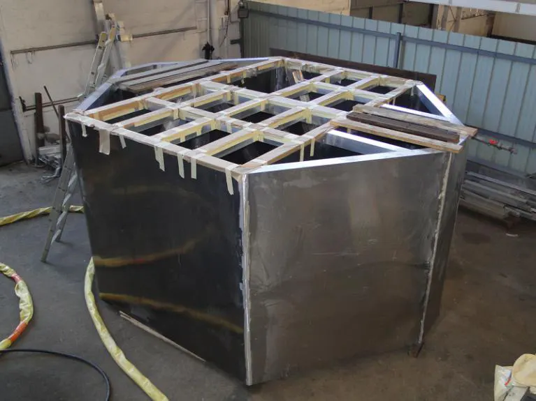 Réalisation d'isolation polyuréthane dans l'insdustrie du nautique
