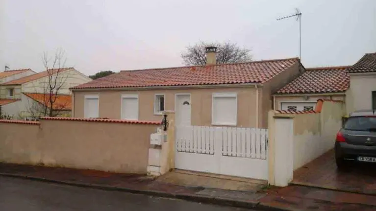 SAPA 16 démoussage de toiture AVANT