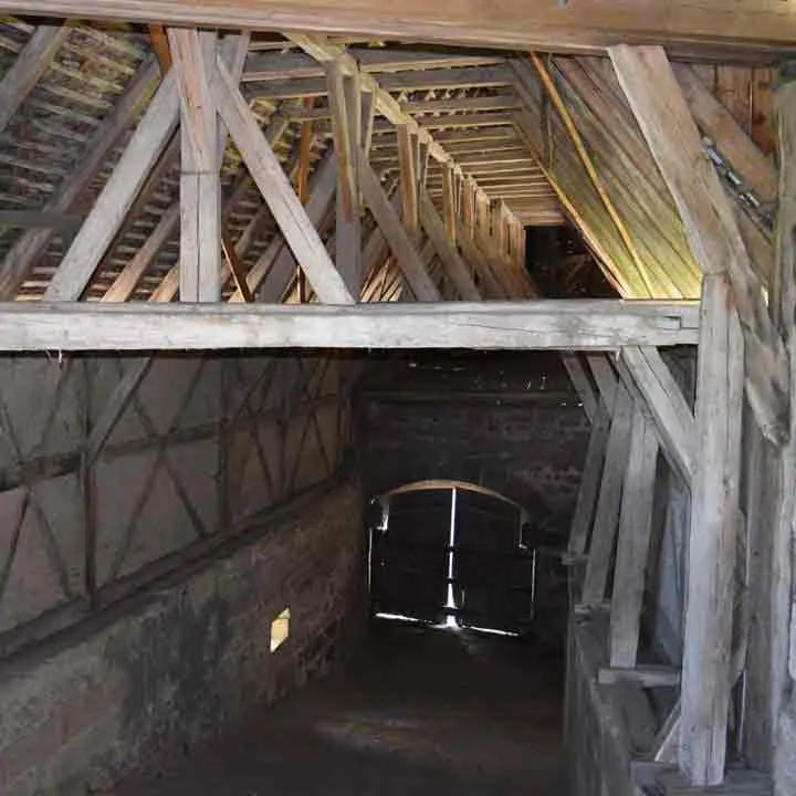 Traitement des bois de charpente d'un garage à libourne contre les villettes, insectes à larves xylophages